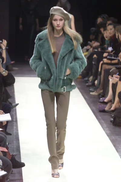 Look 10
